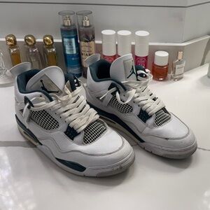Nike White and Green Jordan 4’s men’s size 12